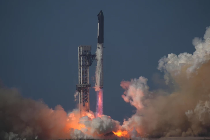 SpaceX провела 13-й испытательный запуск Starship с 20 спутниками Starlink