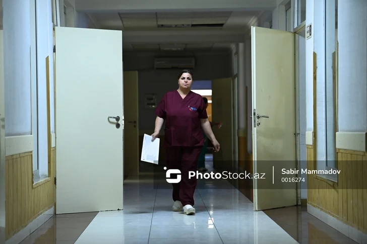 Многочасовые очереди и давка стали главной проблемой системы ОМС в Азербайджане