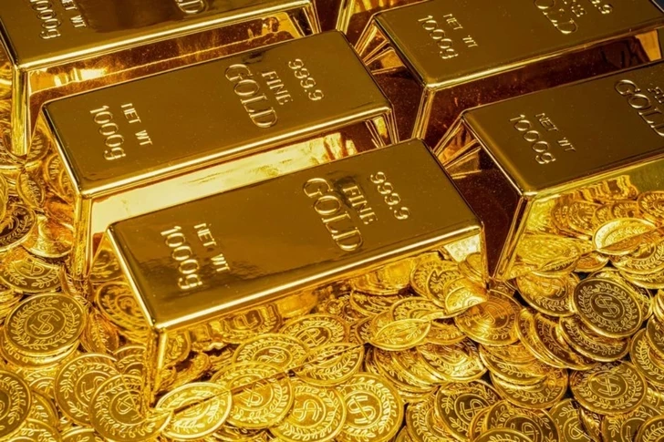 Золото продолжает бить исторические рекорды: цена перевалила за до $3250 за унцию