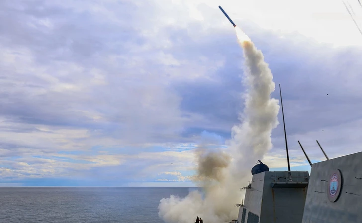 ВС США нанесли удары по радиолокационным объектам Ирана в Горуке и на острове Кешм