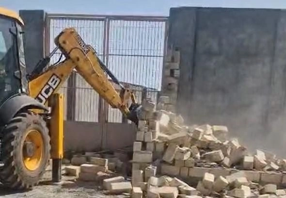 В Гяндже снесена незаконная постройка