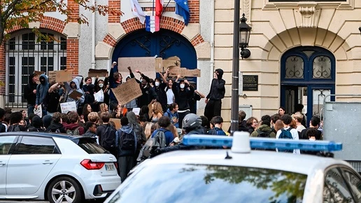 Во Франции на фоне протестов школьников закрыли почти 200 учебных заведений