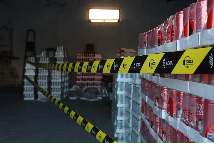 В Баку конфисковано около 50 тыс. напитков с измененным сроком годности