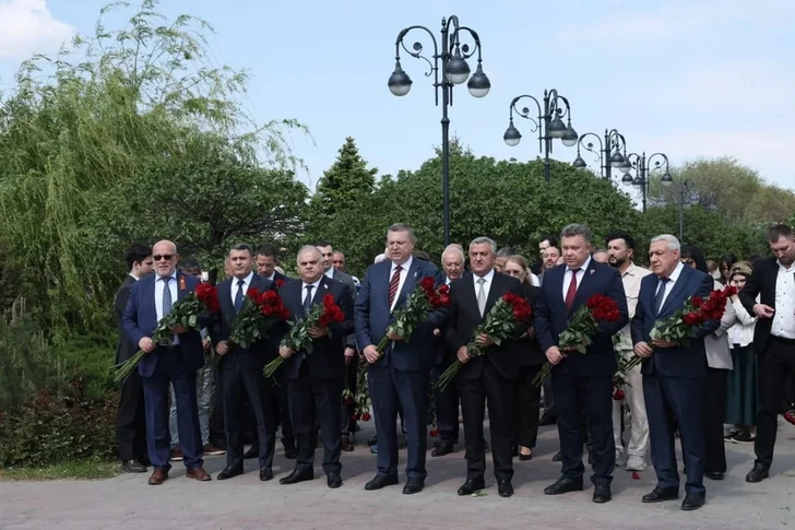 Media.az - Новости Азербайджана - В Астрахани отметили 103-ю годовщину со дня рождения Гейдара Алиева