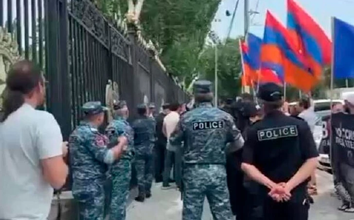 Протесты в Ереване: активисты выступили против визита Матвиенко
