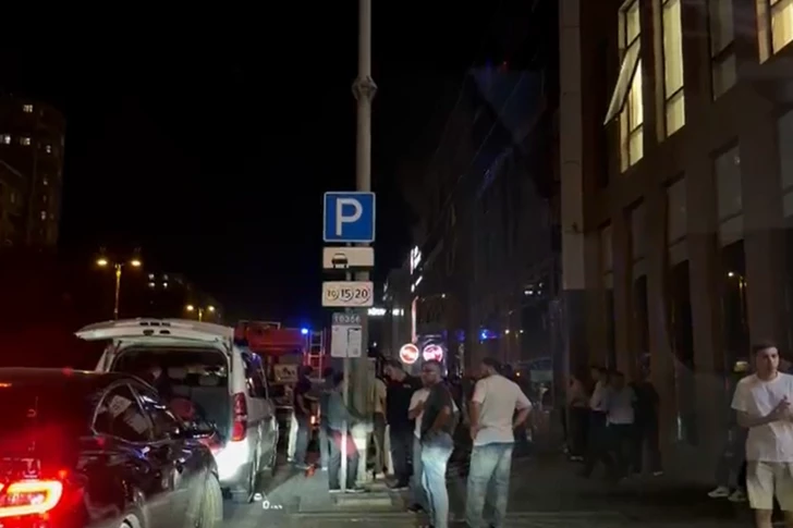 В Баку загорелась чайхана
