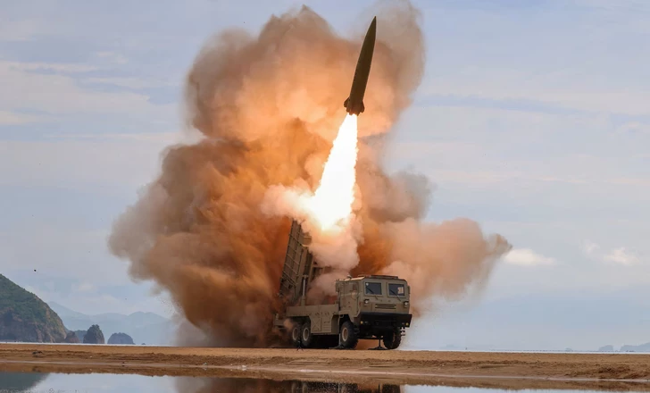 Северная Корея запустила около 10 баллистических ракет в сторону Японского моря