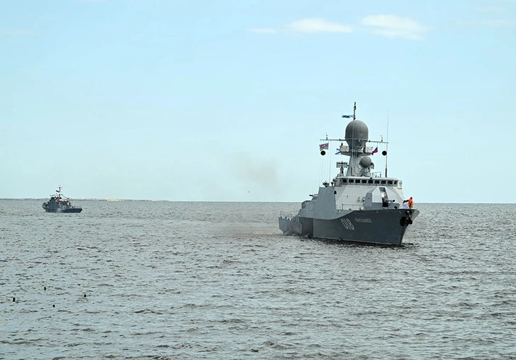 Корабли Каспийской флотилии ВМФ России прибыли в Баку с дружественным визитом