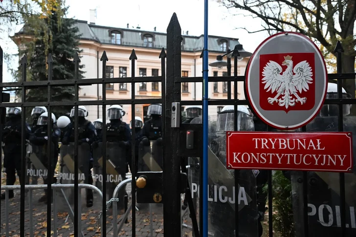 Польские партии разделились в вопросе участия в консультациях по Конституционному суду