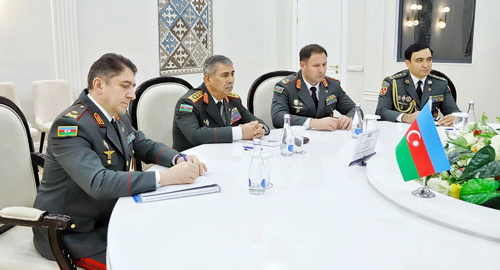 Media.az - Новости Азербайджана - Министры обороны Азербайджана и Кыргызстана обсудили двустороннее военное сотрудничество