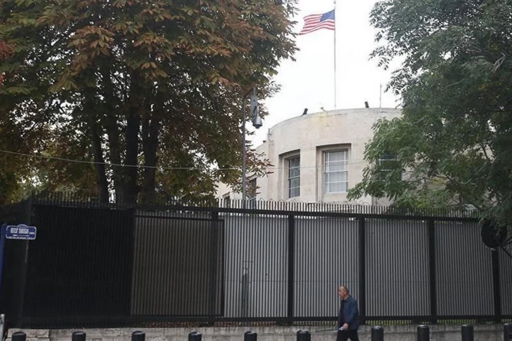 Посольство США в Азербайджане сокращает активность в соцсетях из-за шатдауна