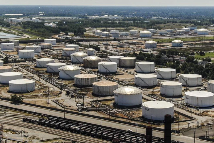 Bloomberg узнал о планах Белого дома не сбивать цены на нефть резервом