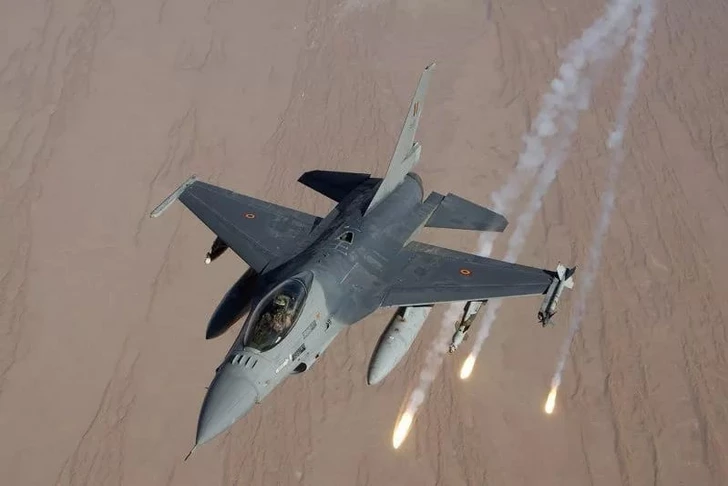 Греция направляет к Кипру фрегаты и истребители F-16 на фоне атак дронов по британским базам