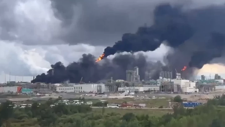 Пожар на крупном газохимическом комплексе в России потушен: число погибших возросло