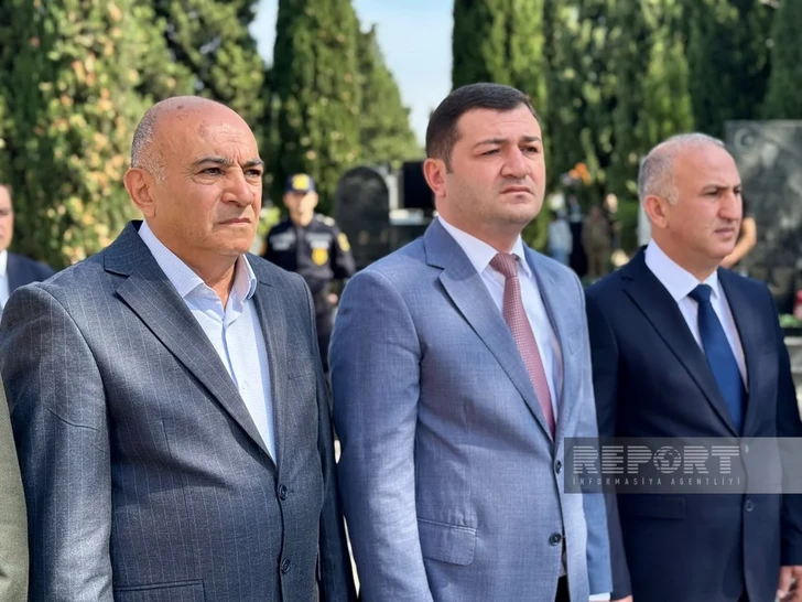 Media.az - Новости Азербайджана - Жители Гянджи посетили Аллею шехидов в День памяти