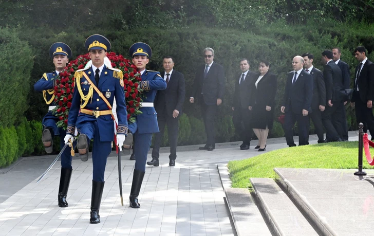 Media.az - Новости Азербайджана - Премьер-министр Таджикистана почтил память Гейдара Алиева на Аллее почетного захоронения