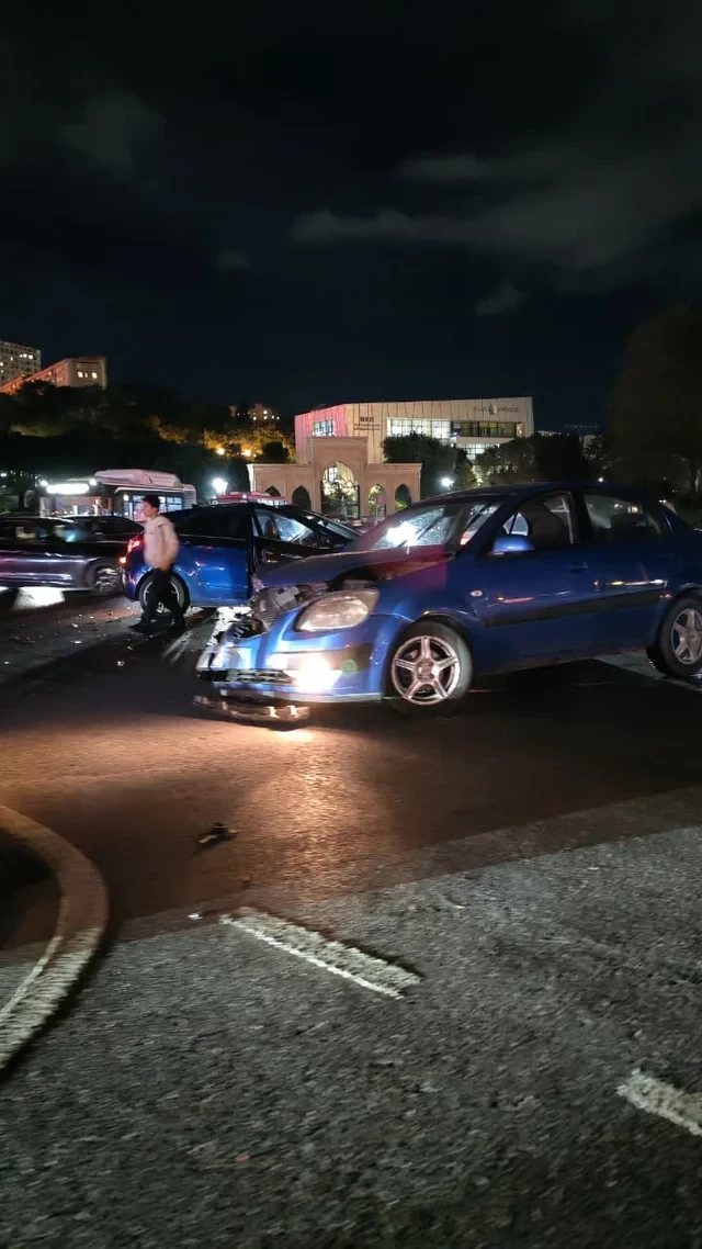 Media.az - Новости Азербайджана - На «Украинском круге» в Баку столкнулись два автомобиля