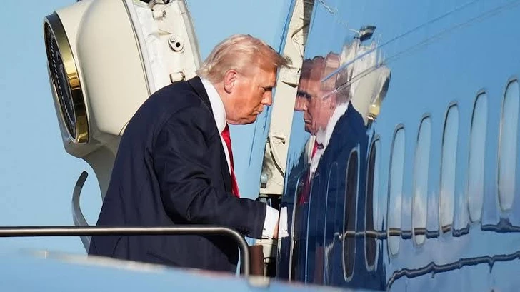 В Секретной службе США рассказали, что Трампу тайно меняли самолеты
