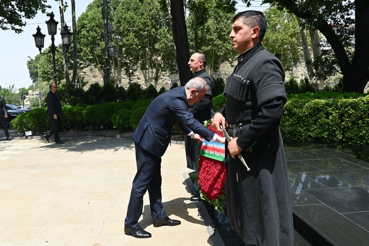 Media.az - Новости Азербайджана - Джейхун Байрамов почтил память Гейдара Алиева в Тбилиси во время официального визита