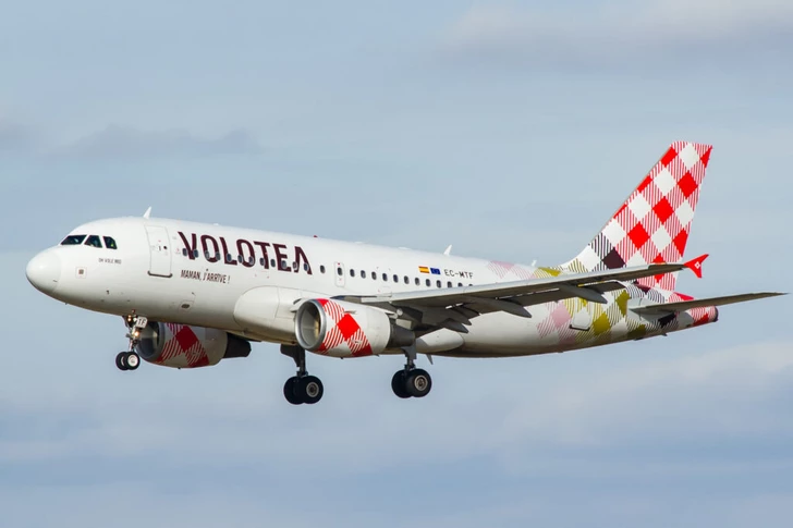Самолет Volotea подал сигнал чрезвычайной ситуации и изменил курс