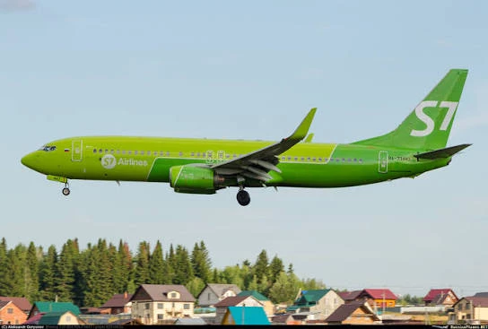 Пассажирский Boeing 737-800 авиакомпании S7 совершил вынужденную посадку в Омске