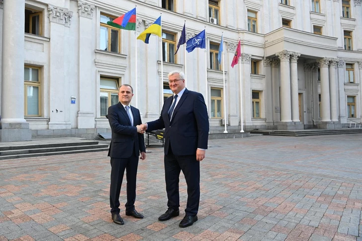 В Киеве проходит встреча глав МИД Азербайджана и Украины