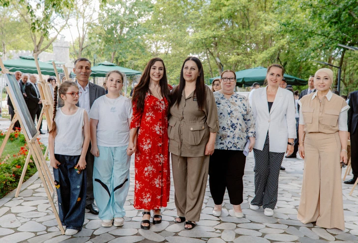 Media.az - Новости Азербайджана - Лейла Алиева приняла участие в открытии персональной выставки и акции по посадке деревьев в Габале