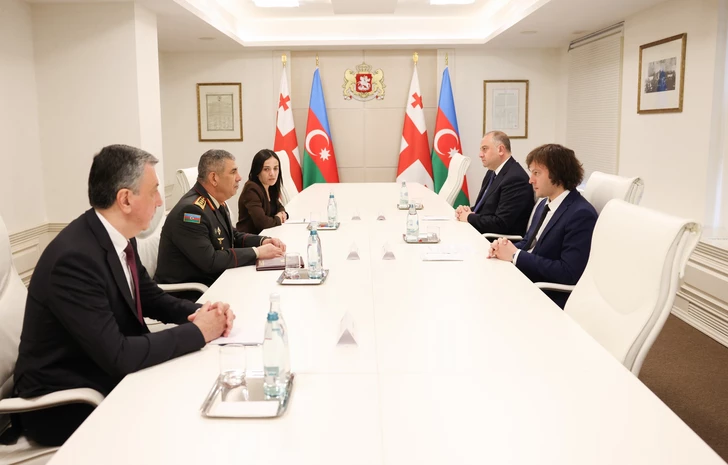 Министр обороны Азербайджана провел встречу с премьер-министром Грузии