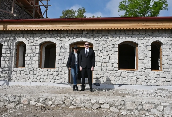 Президент и первая леди ознакомились с реставрационными работами в доме-музее Узеира Гаджибейли
