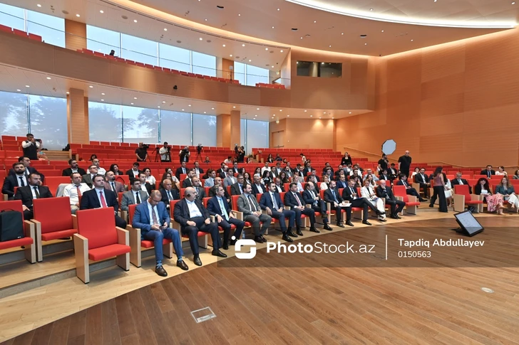 Media.az - Новости Азербайджана - В Баку проходит церемония открытия программы AZEMBA Центра лидерства и инноваций IE
