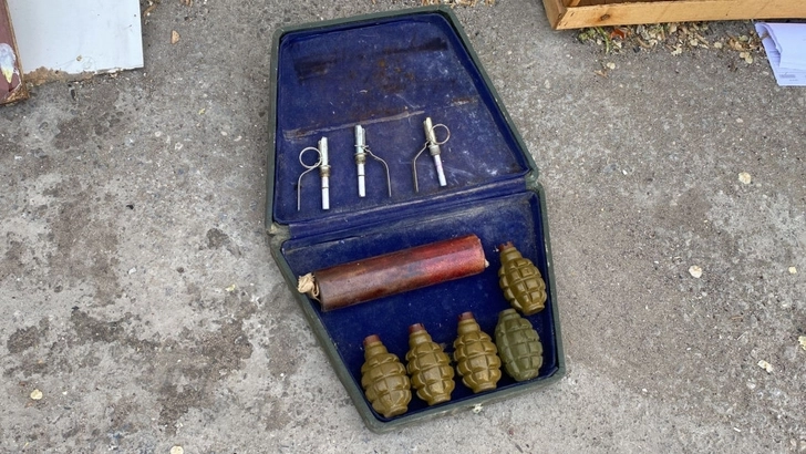 Специалисты службы МЧС обезвредили обнаруженные в Сумгайыте боевые ручные гранаты