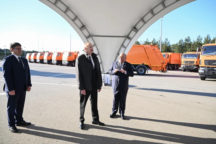 Media.az - Новости Азербайджана - Президент Ильхам Алиев ознакомился с техникой для перевозки бытовых отходов в Баку