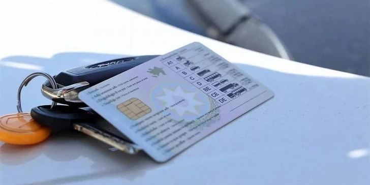 В Азербайджане мужчина предоставил фальшивые водительские права и получил настоящие