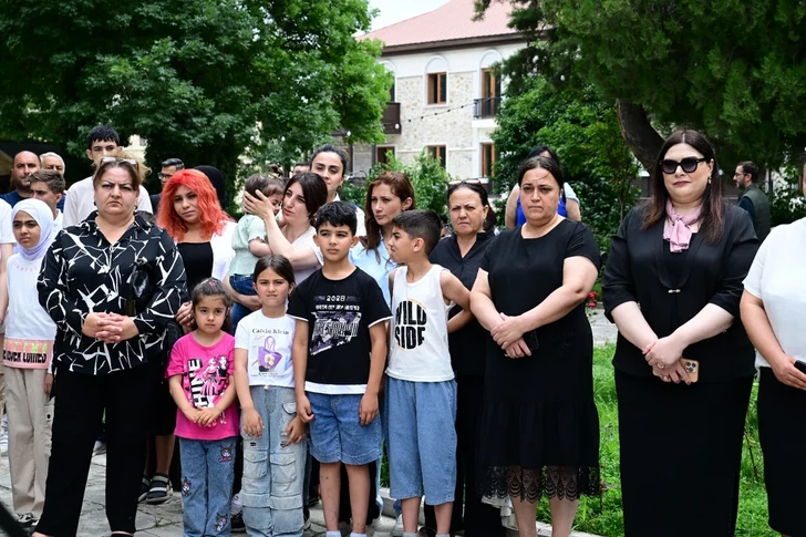 Media.az - Новости Азербайджана - В центре Шуши открылась первая библиотека под открытым небом