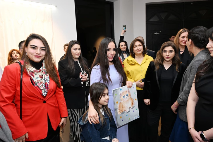 Media.az - Новости Азербайджана - Лейла Алиева приняла участие в групповой выставке «Дом с видом на пейзаж»