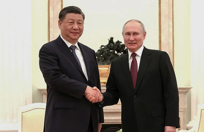 Bloomberg: Си Цзиньпин впервые призвал Путина к справедливой мирной сделке по Украине
