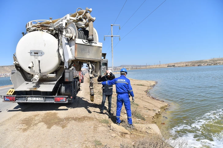 Media.az - Новости Азербайджана - Локбатан под водой: служба водоснабжения откачивает воду с затопленных территорий