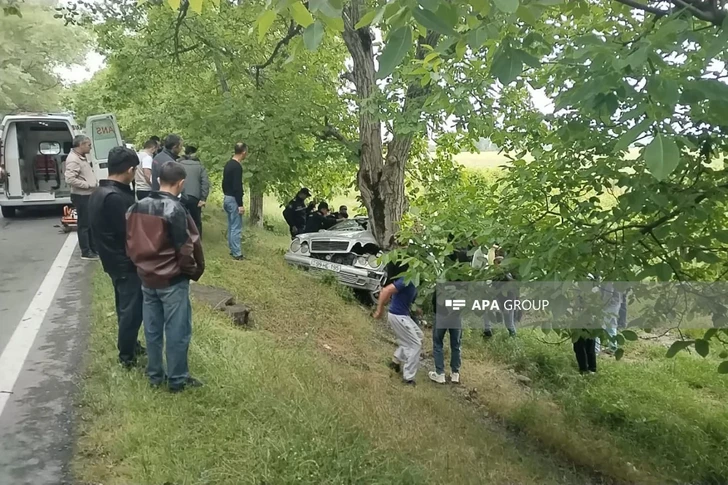 Media.az - Новости Азербайджана - Тяжелое ДТП в Огузском районе: спасатели извлекли водителя из искореженного авто