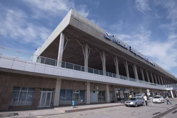 Пассажиров и сотрудников аэропорта «Манас» в Бишкеке эвакуировали из-за сообщения о бомбе