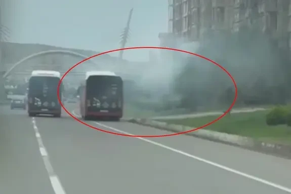 В Баку задымился автобус BakuBus