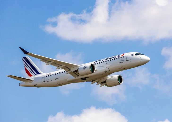 Самолет Air France подал сигнал бедствия по пути в Париж