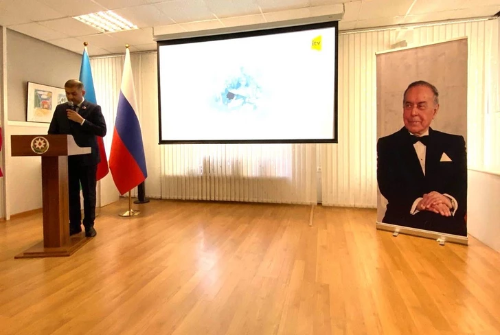 Media.az - Новости Азербайджана - В Екатеринбурге состоялась фотовыставка, посвященная 102-й годовщине со дня рождения Гейдара Алиева