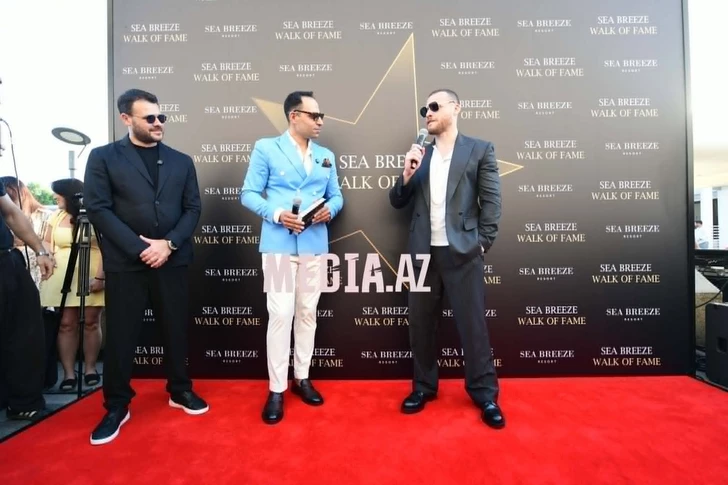 Media.az - Новости Азербайджана - Керем Бюрсин получил именную звезду на Sea Breeze Walk of Fame