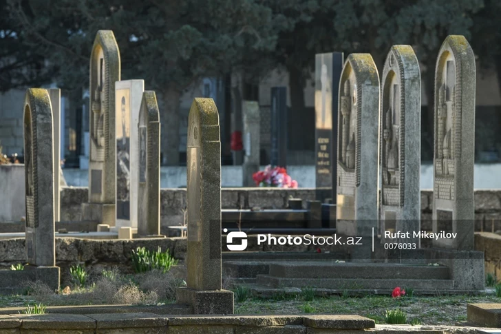 В Сальяне на кладбище нашли тело 30-летнего мужчины