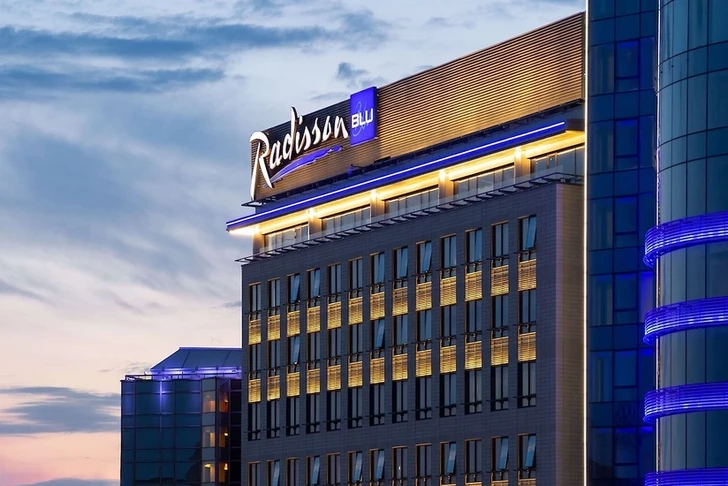 400 человек спасены из горящего отеля Radisson Blu в центре Москвы РФ