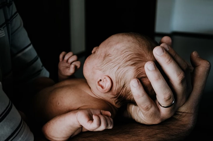 В Азербайджане зафиксировано более 100 родов на дому