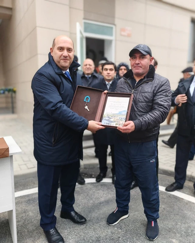 Media.az - Новости Азербайджана - Очередной караван переселенцев прибыл в город Агдам, им вручены ключи от квартир