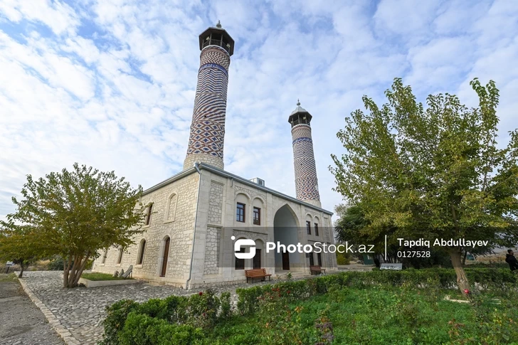 В Азербайджане призвали расширить работу по восстановлению историко-религиозных памятников
