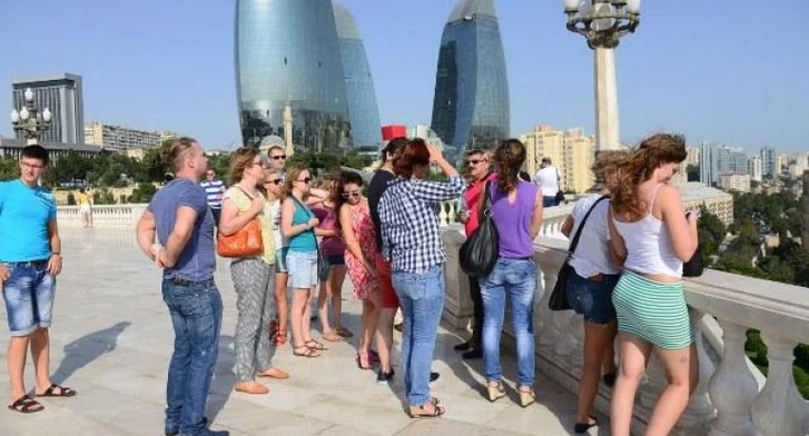 Число прибывших в Азербайджан туристов сократилось