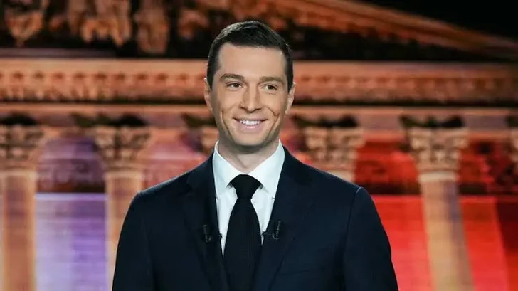 Лидер «Нацобъединения» Франции потребовал отставки Макрона из-за беспорядков